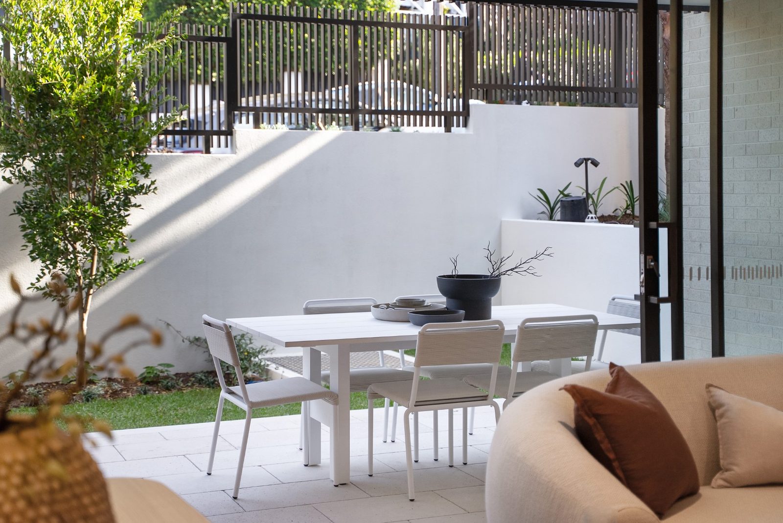 Living room flowing to the terrace