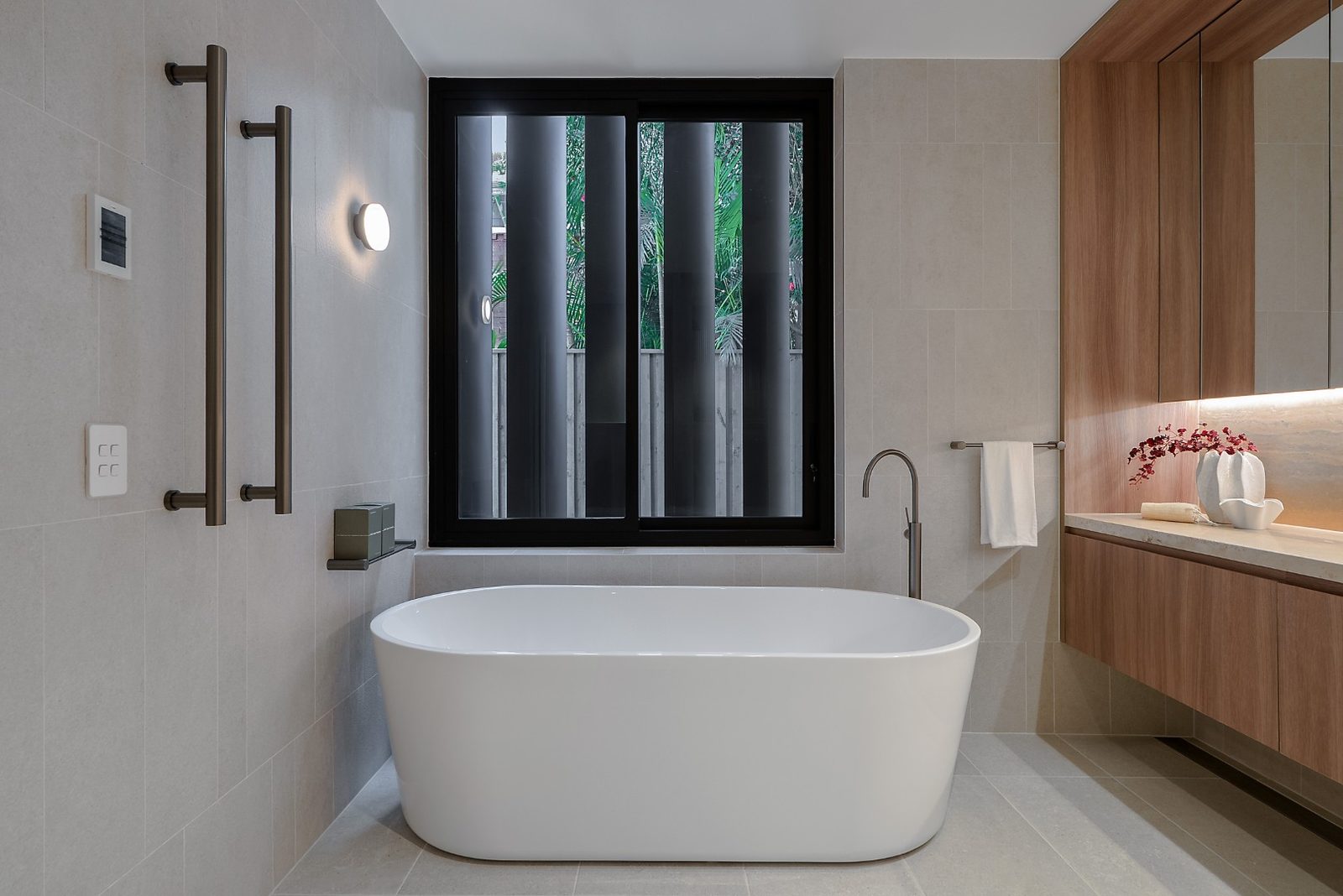 Bathroom with natural stone finishes